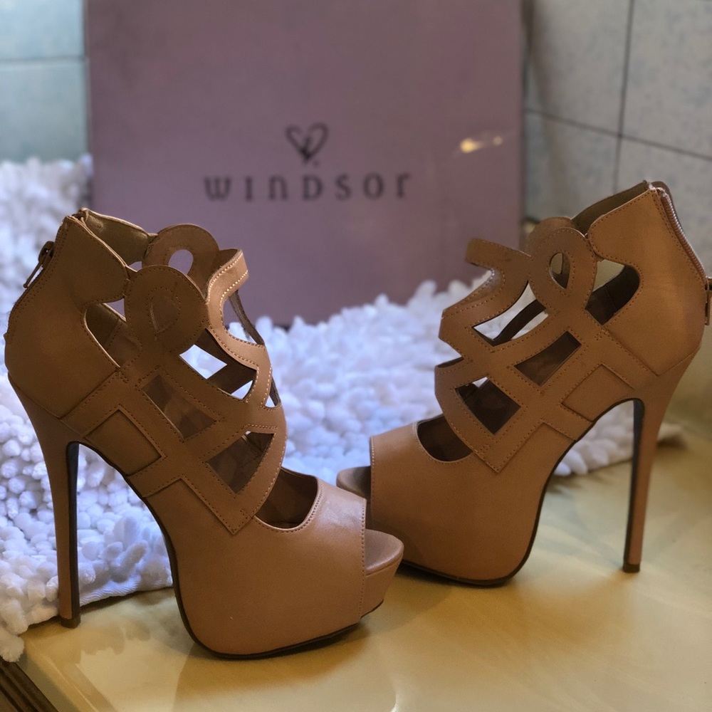 WINDSOR Heels Size 8